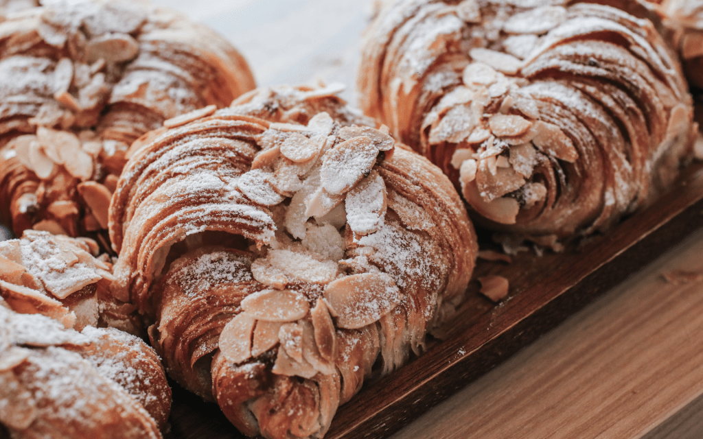 croissant aux amandes
